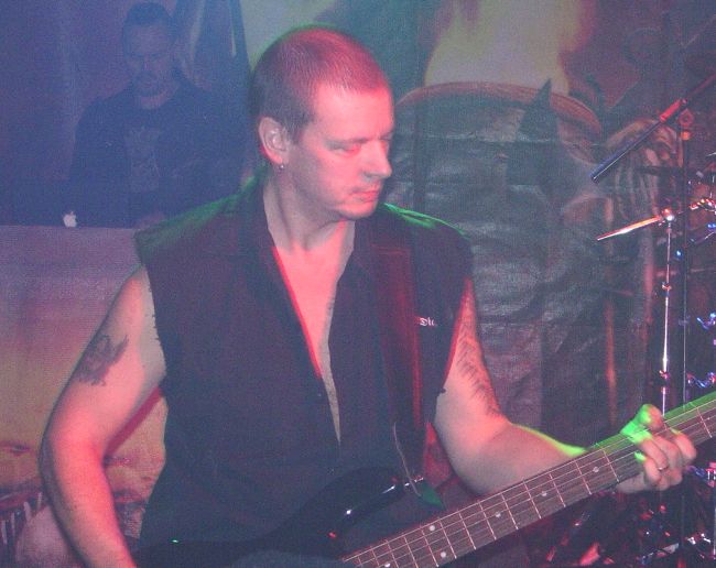 Image: 070121--therion/web/grave_digger06.jpg